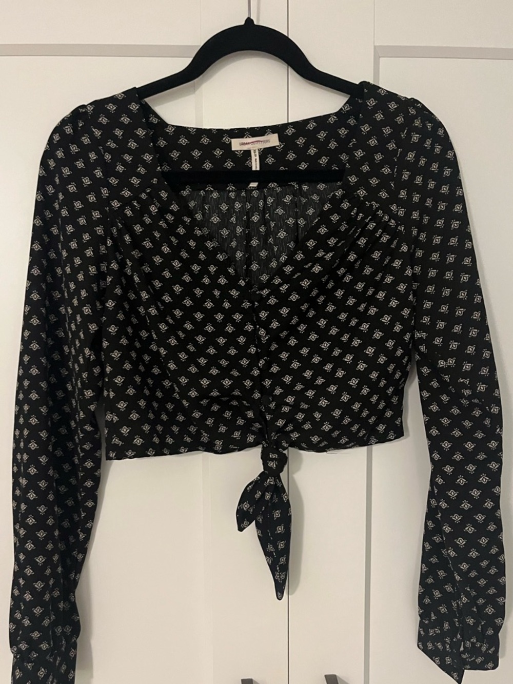 Urban outfitters patterned cropped tie front blouse size extra small